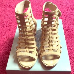 Weaved pattern suede sandals in tan